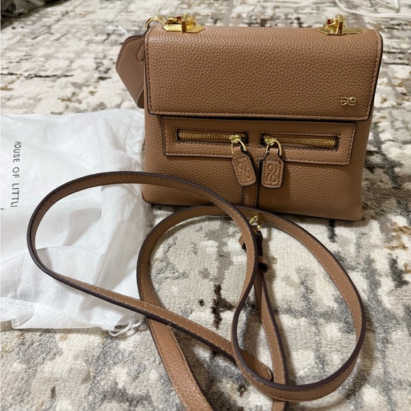 Gold Tan Shoulder Bag with Elegant Design - Picture 1 of 5